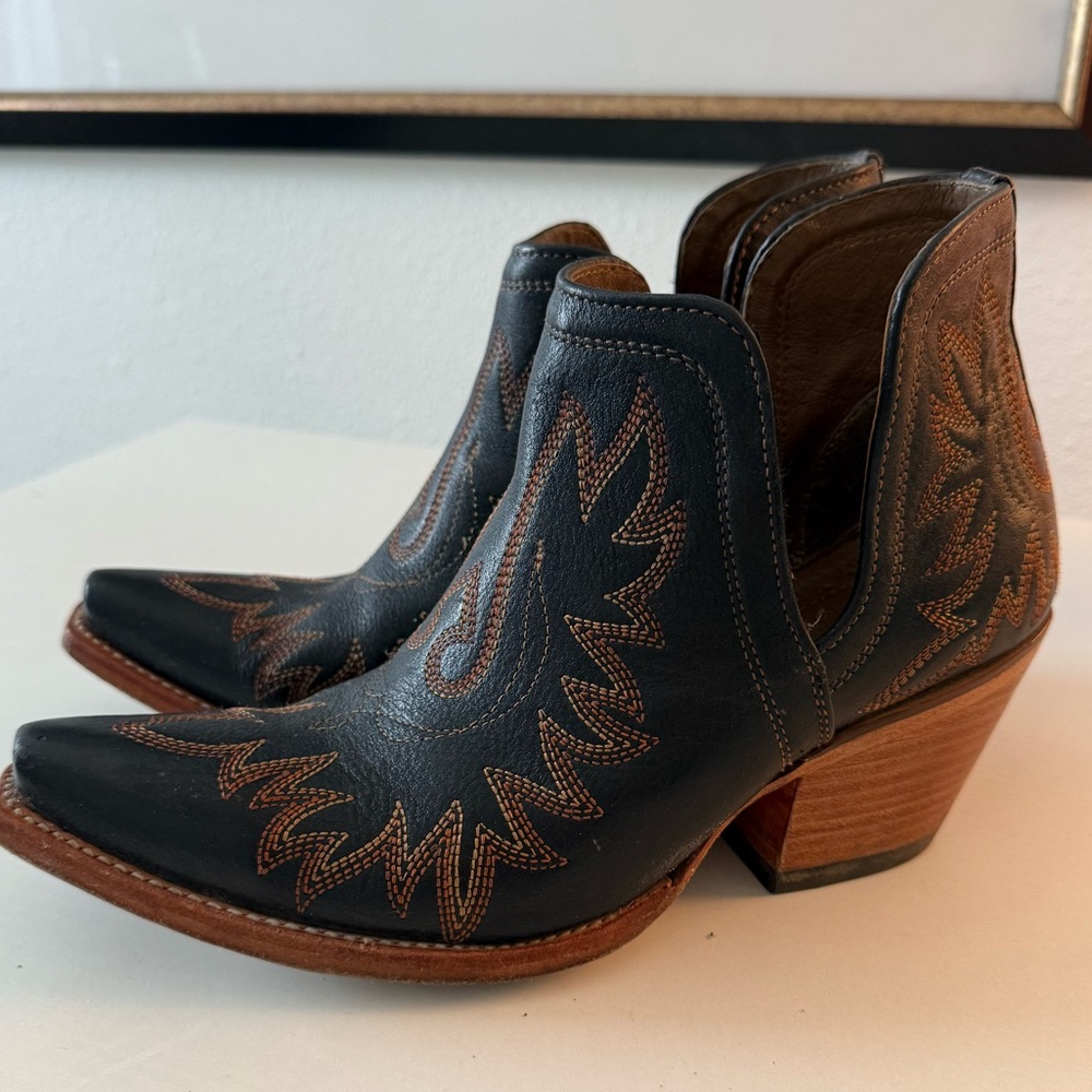 Ariat Dixon Brooklyn Black and Brown Western Ankle Boots size 8